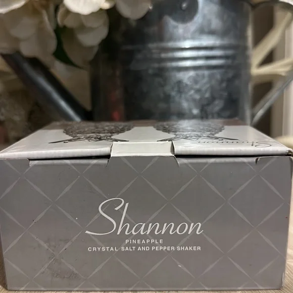 SHANNON CRYSTAL PINEAPPLE SALT & PEPPER SHAKER NWT IN BOX UNUSED - Picture 6 of 8